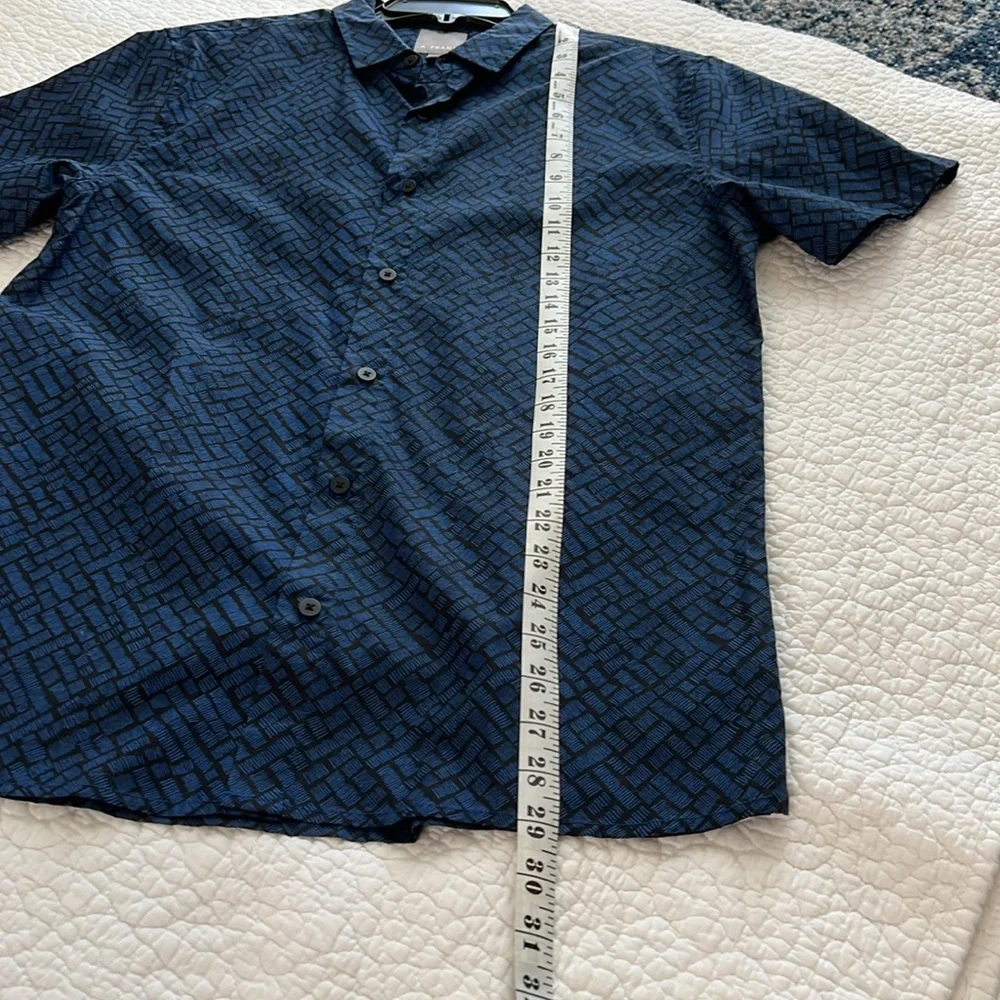 A Frame Men’s Short Sleeve Button Up Blue/Black Geo Print Shirt Medium - Picture 5 of 8
